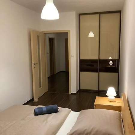2 Izbovy S Vyhladom Na Bratislavsky Hrad
