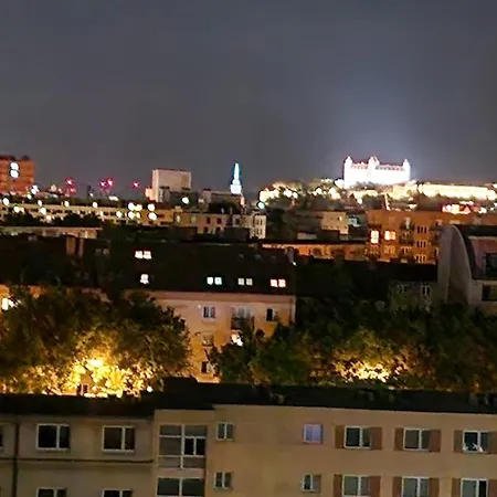 2 Izbovy S Vyhladom Na Bratislavsky Hrad Apartment *