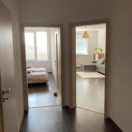 2 Izbovy S Vyhladom Na Bratislavsky Hrad